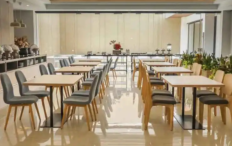 Front One King Hotel Tuban
