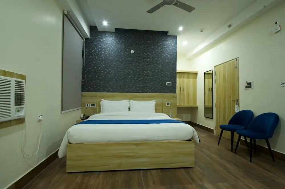 Dolphin Club And Resort