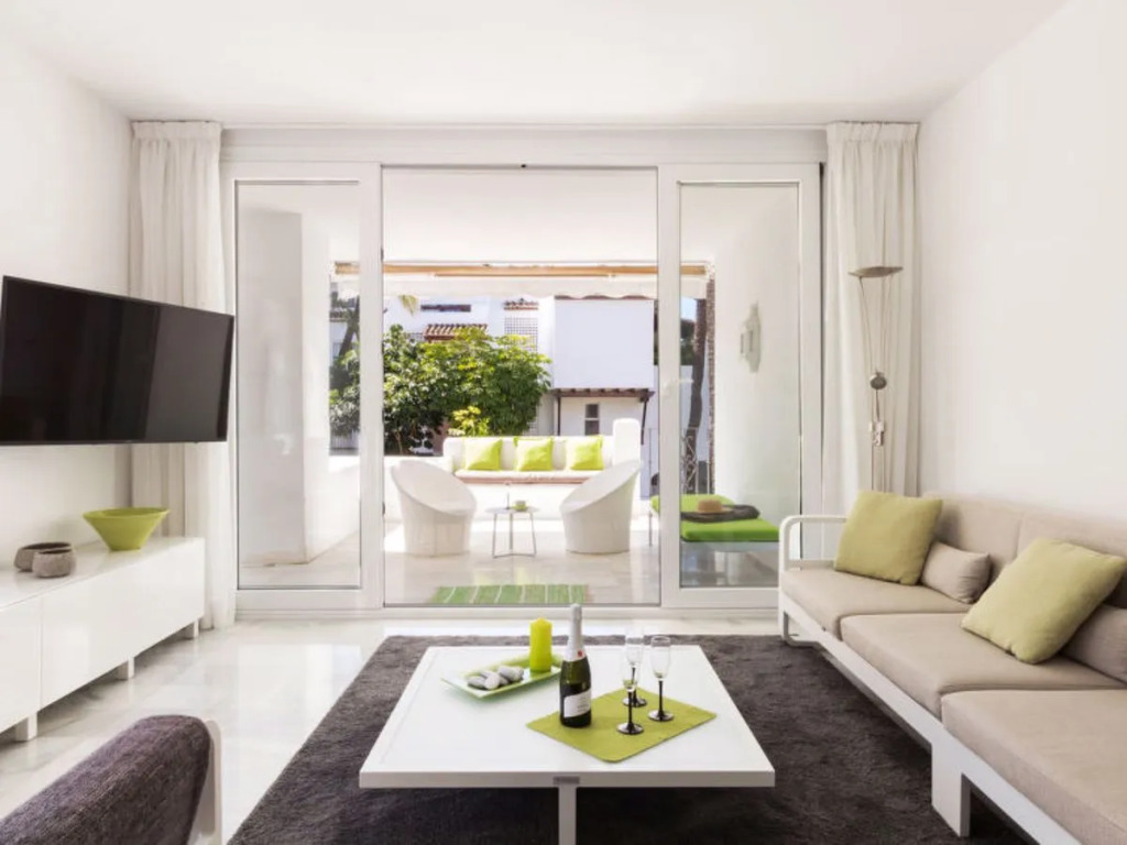 Alcazaba Beach Apartment 3302