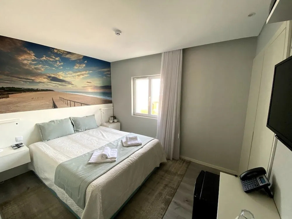 Golden Beach Guest House & Rooftop Bar