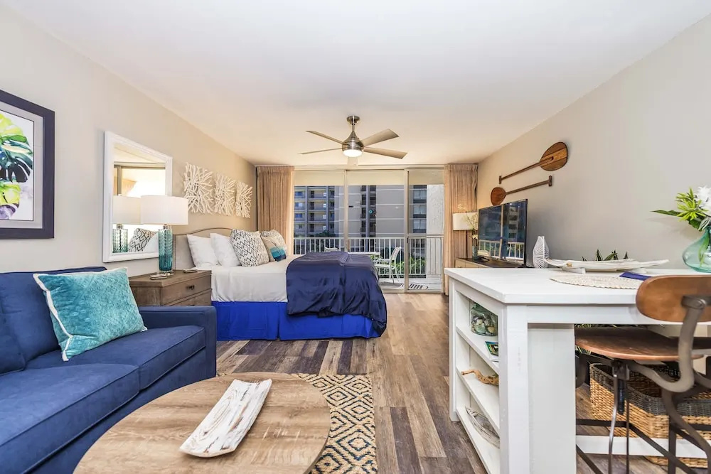 Royal Kahana 318 Studio Bedroom Condo by RedAwning