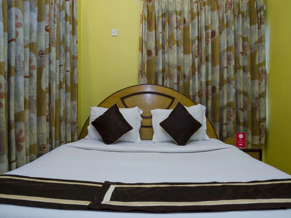 Landmark AB Block Hotel By OYO Rooms
