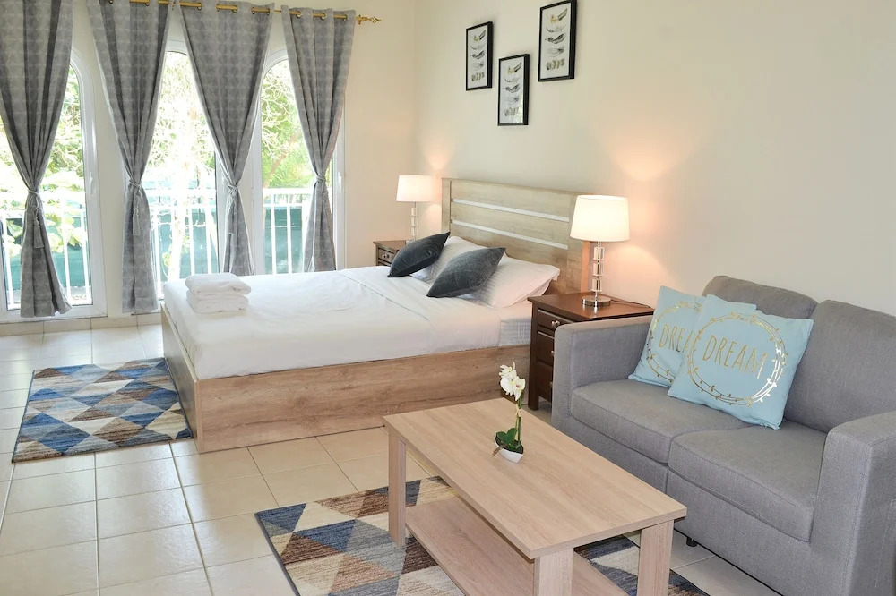 NMR - New Spacious Studio flat