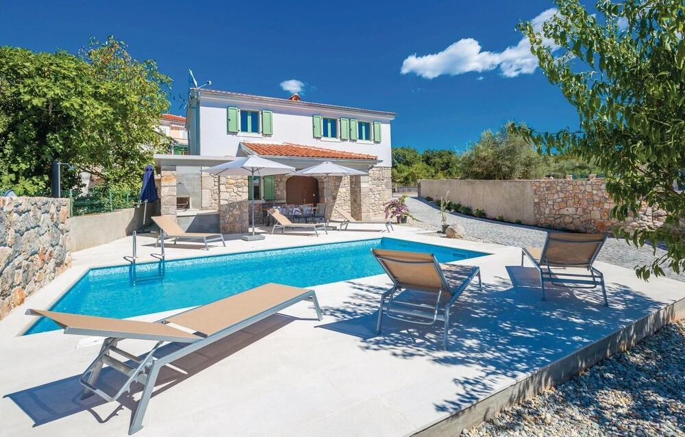 Beautiful Home In Malinska