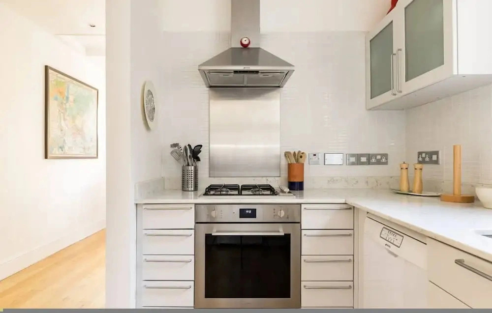 Elephant Oxpecker 2 Bedrooms in Fulham