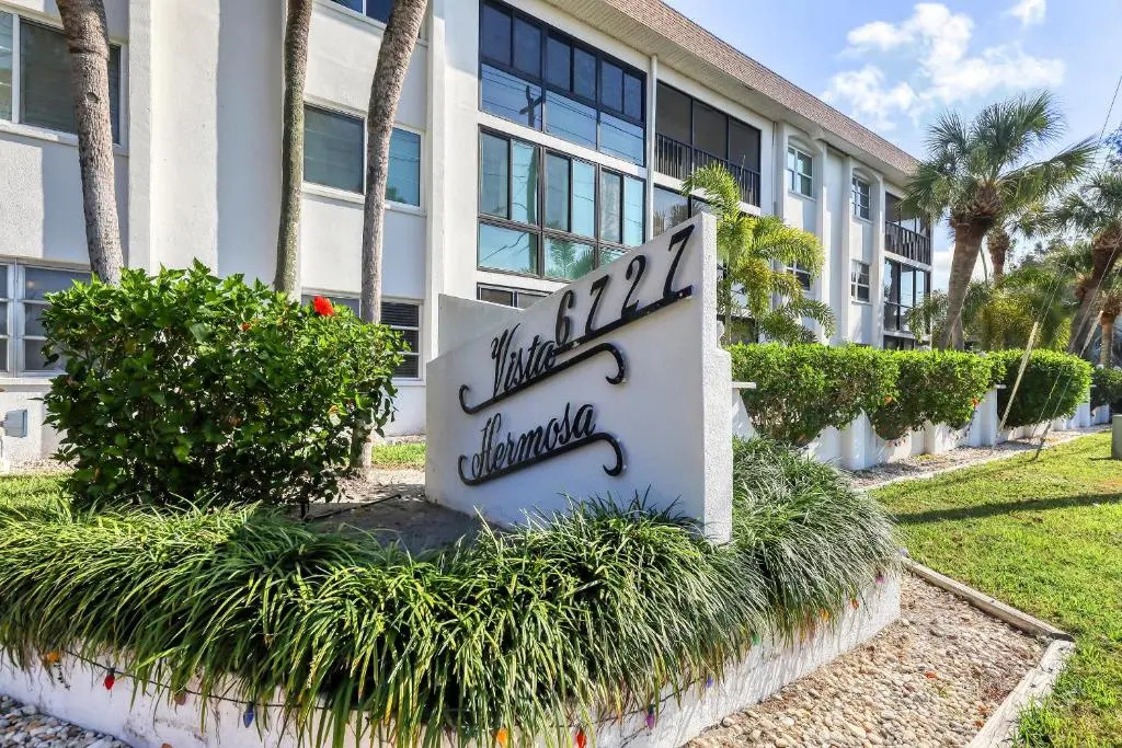 2 Bed 2 Bath Centrally Located