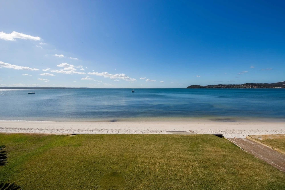 Waterfront Wonderland 41 Foreshore Dr stunning house with a lift linen Wi Fi and ducted air conditioning