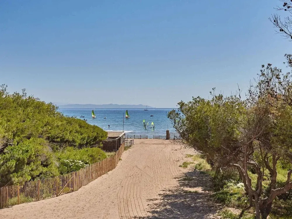 Apartment in Giens With Pool & Beach Access