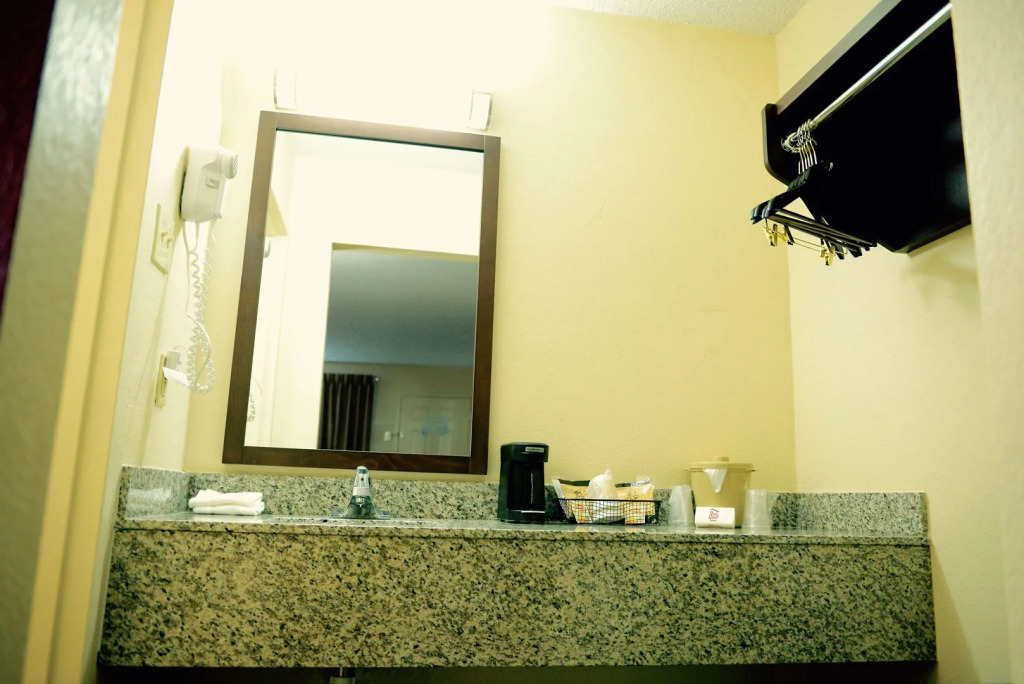 Red Roof Inn & Suites Commerce - Athens