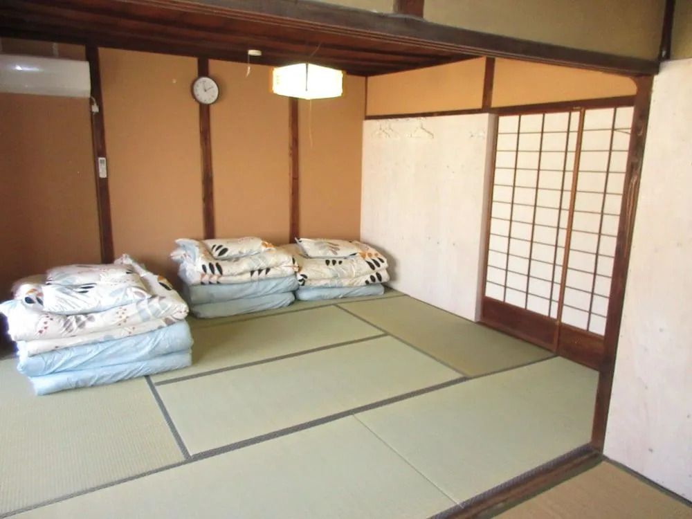 Tsushima Guest House - Hostel