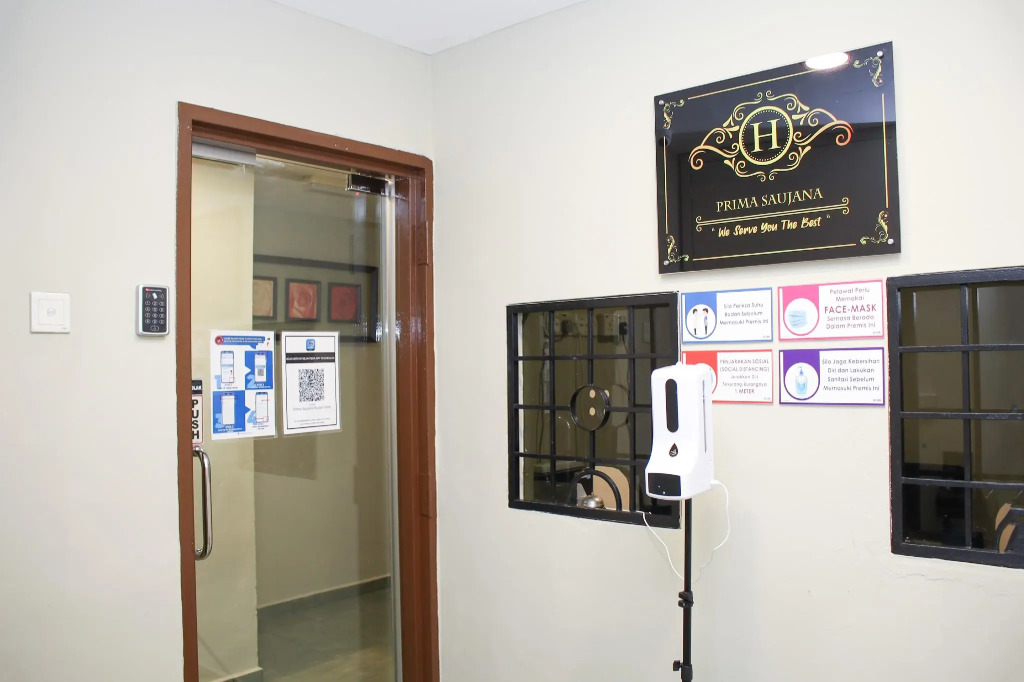 OYO 90338 Prima Saujana Budget Hotel