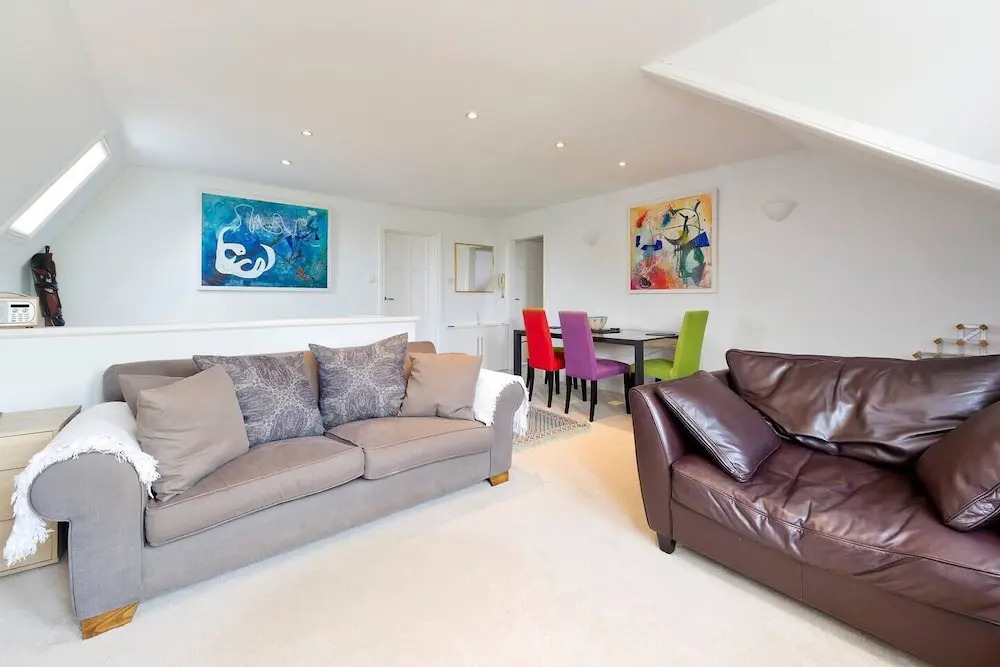 Spacious & Bright 2-bed Flat By Wandsworth Common