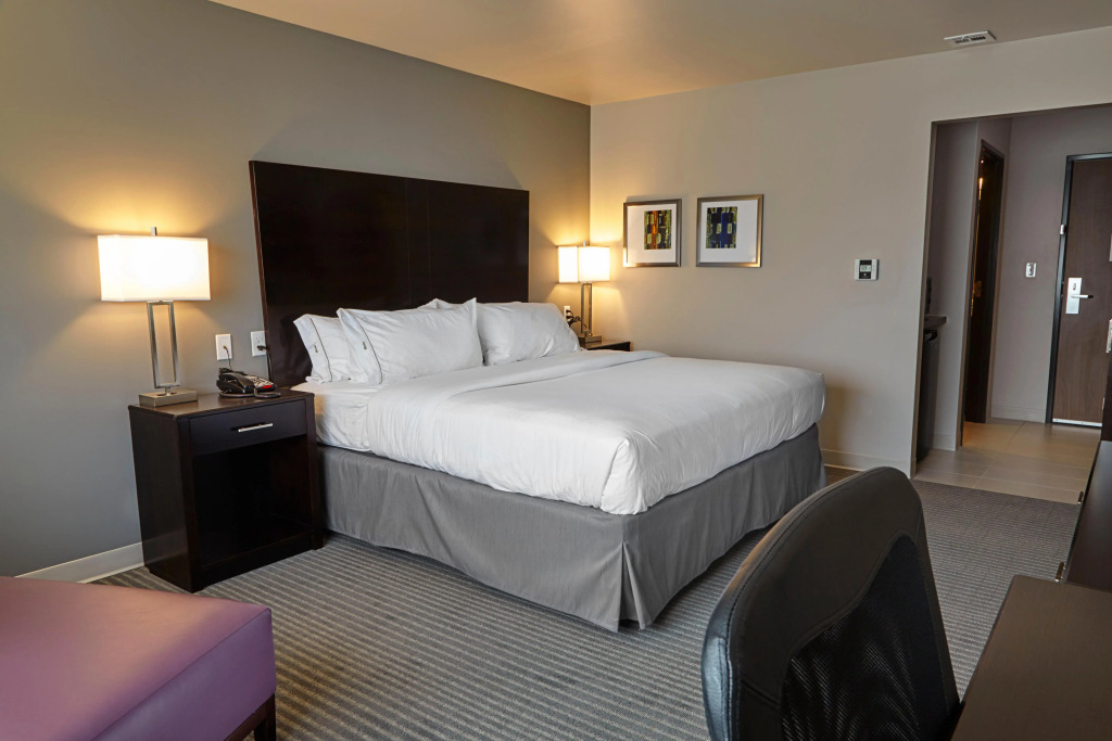 Holiday Inn Express and Suites Tahlequah by IHG