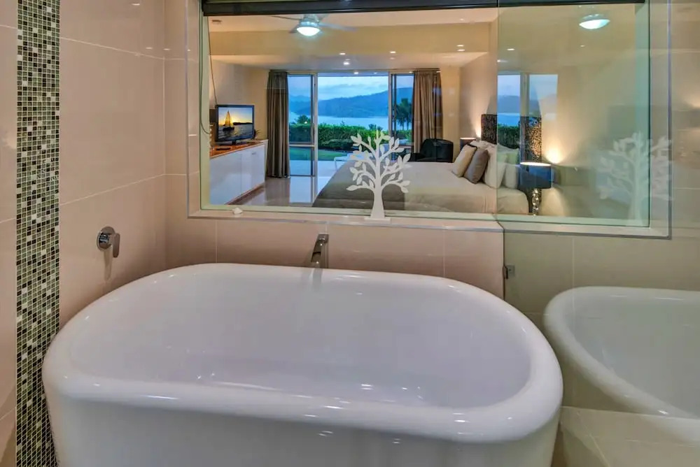 Bella Vista East 3 Luxury Ocean Views Large Flat Grassed Area + Buggy