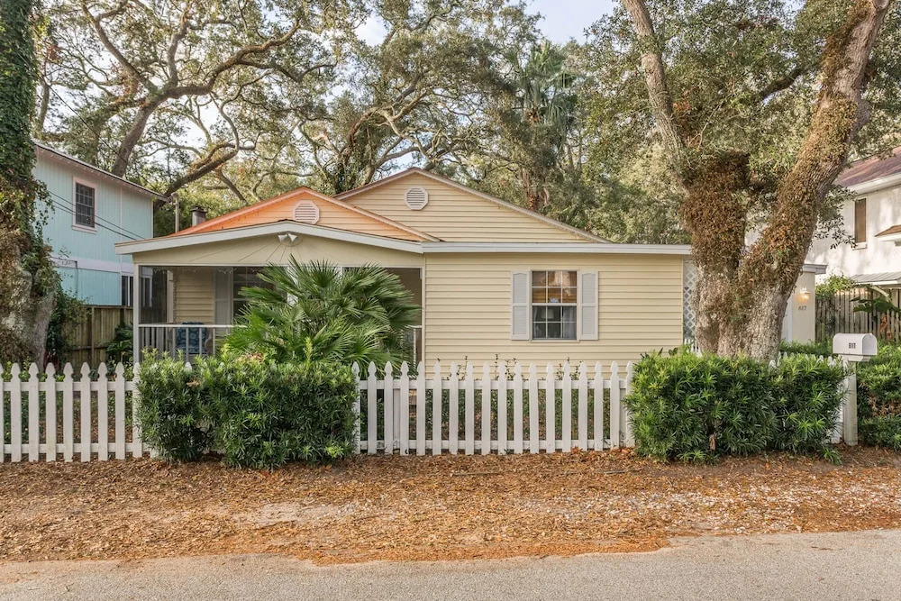 617 Beach Drive by Hodnett Cooper