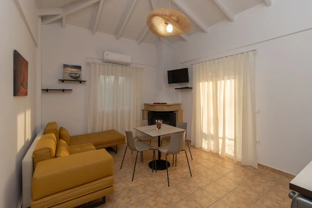 Lagouvardos Beach Apartments