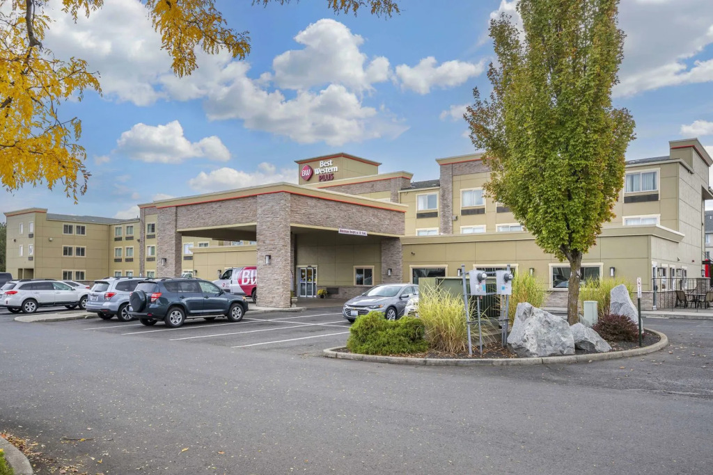 Best Western PLUS Peppertree Airport Inn