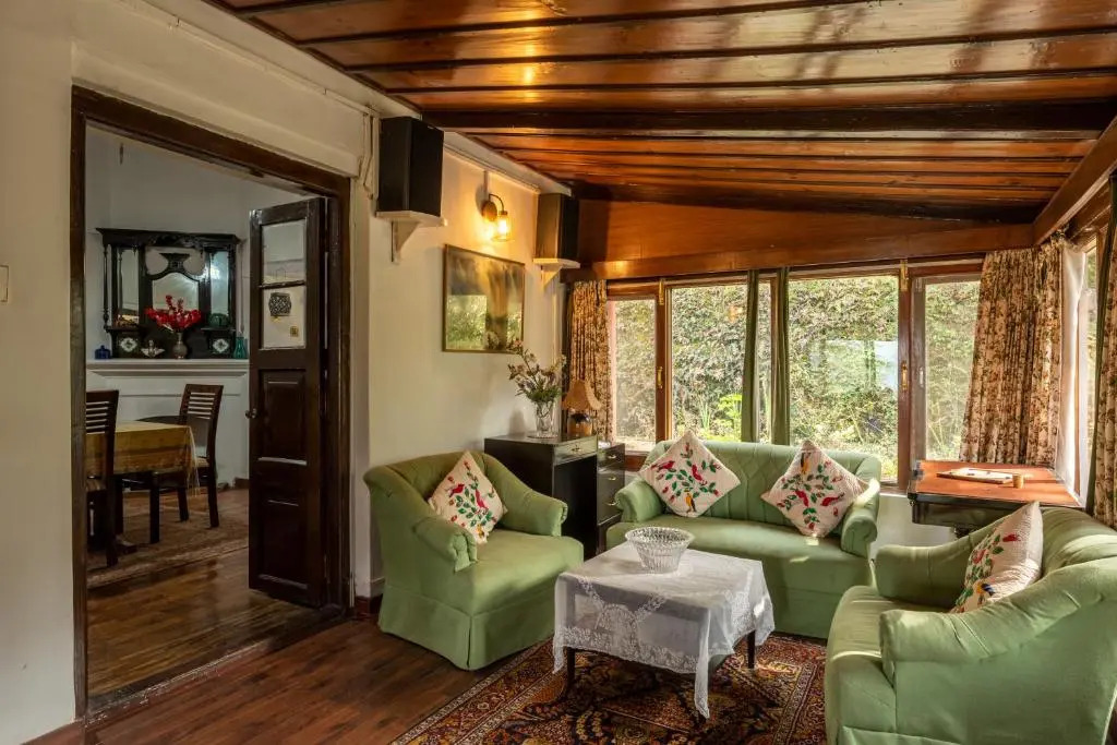 Lyn Eden - 3bhk villa near Company Garden by Roamhome