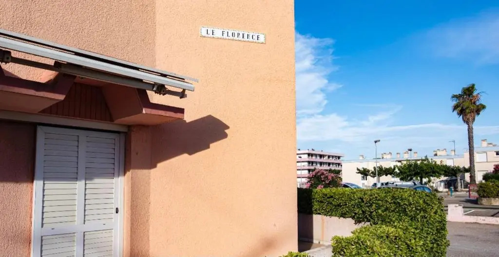Nice studio with direct access to the sea