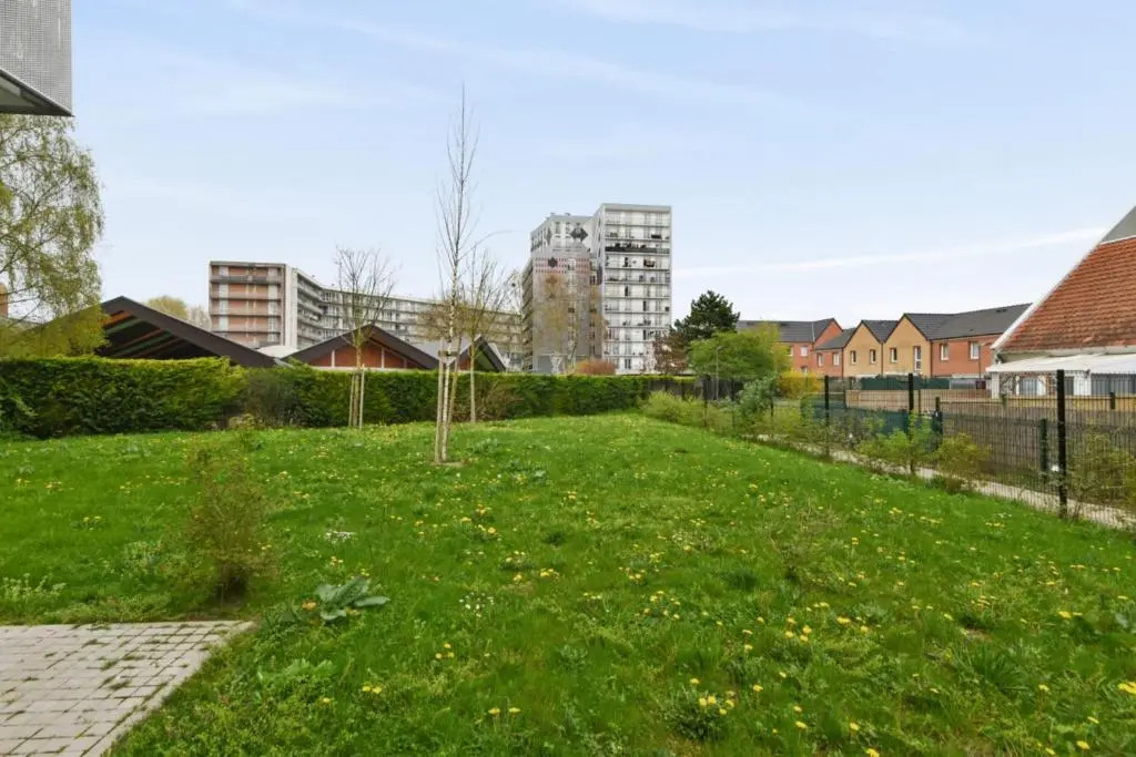 Spacious 3-rooms with garden close to Lille