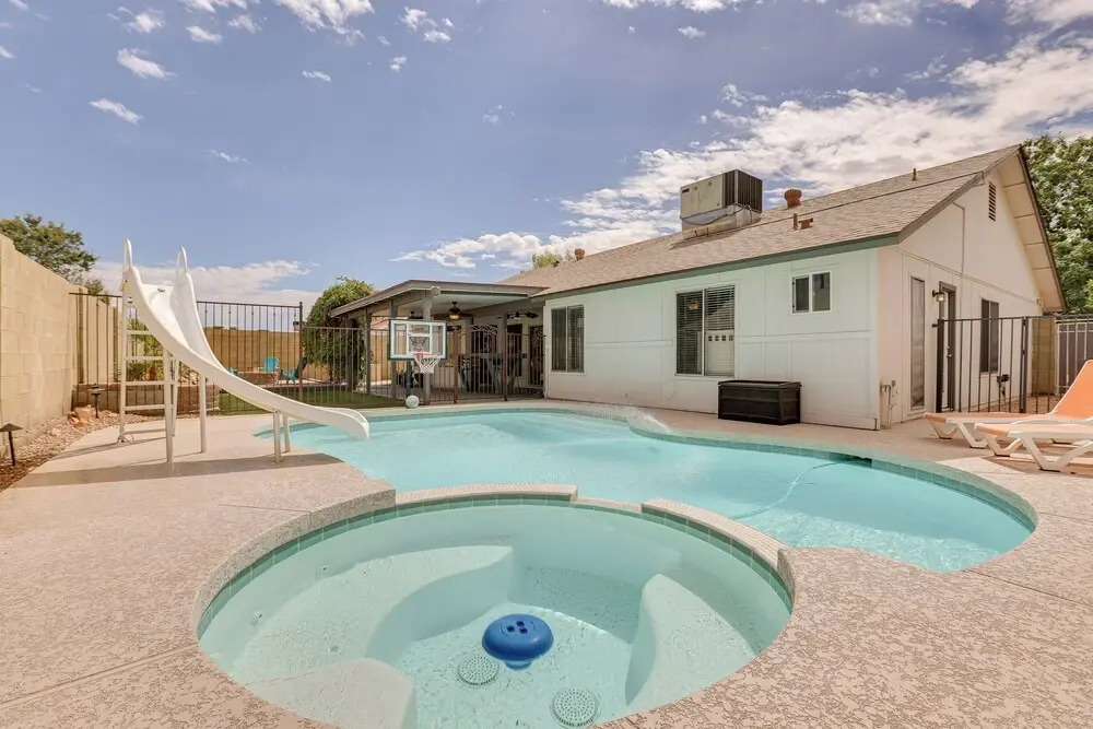 Family-friendly Home w/ Pool & Fire Pit in Peoria