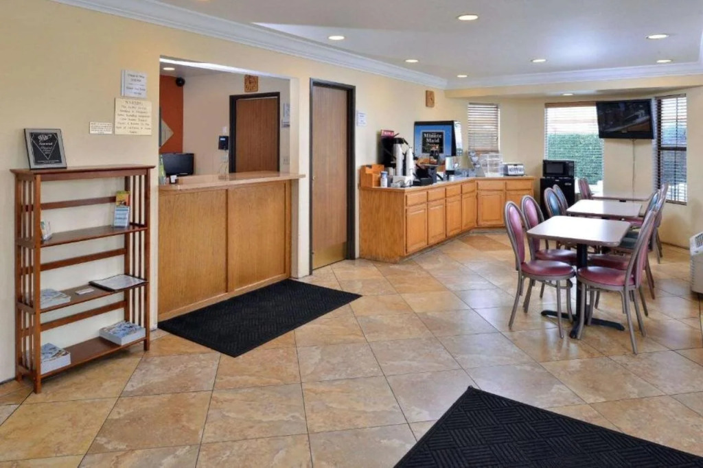 Econo Lodge Inn & Suites Corning Travel Center