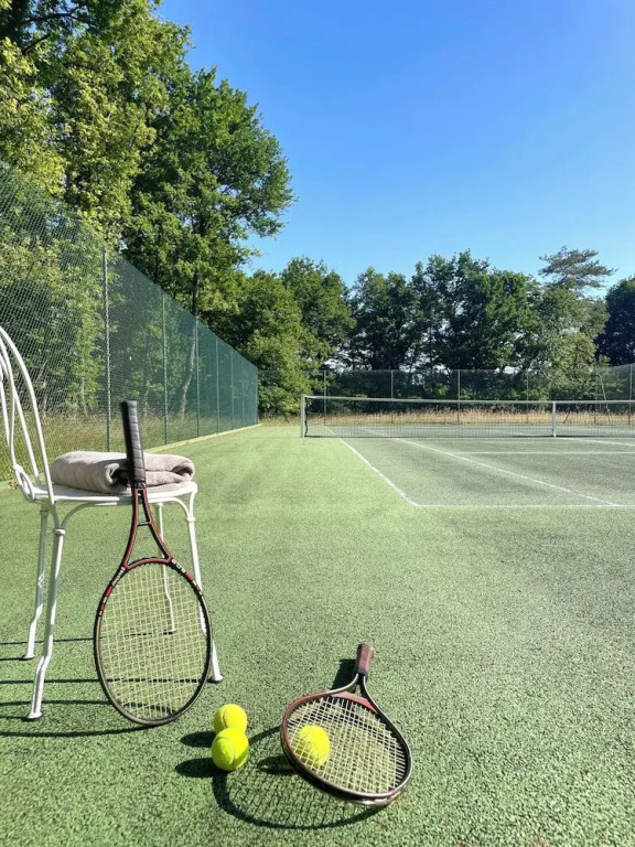 Maison piscine & tennis partagés