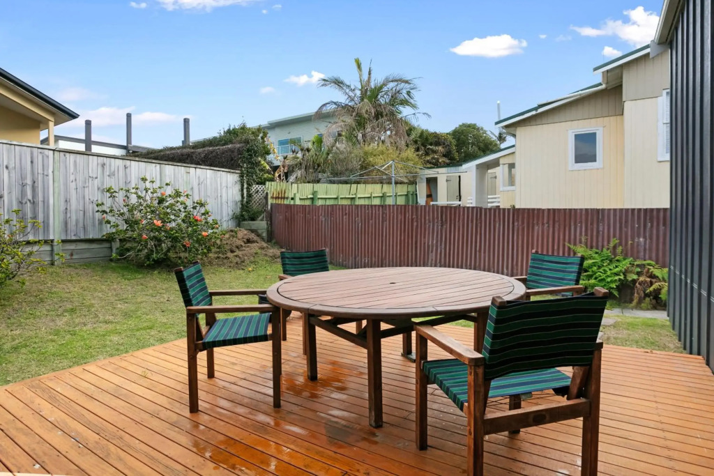 Clara's Togs and Towels - Waihi Accommodation - Bachcare NZ