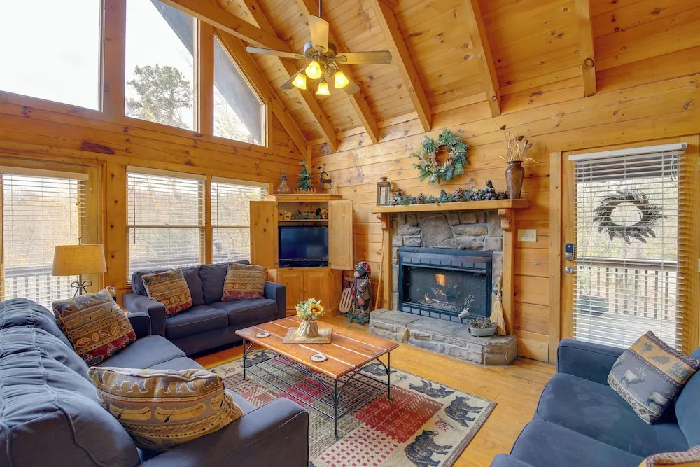 Smoky Mountains Cabin w/ Hot Tub, Deck & Views!