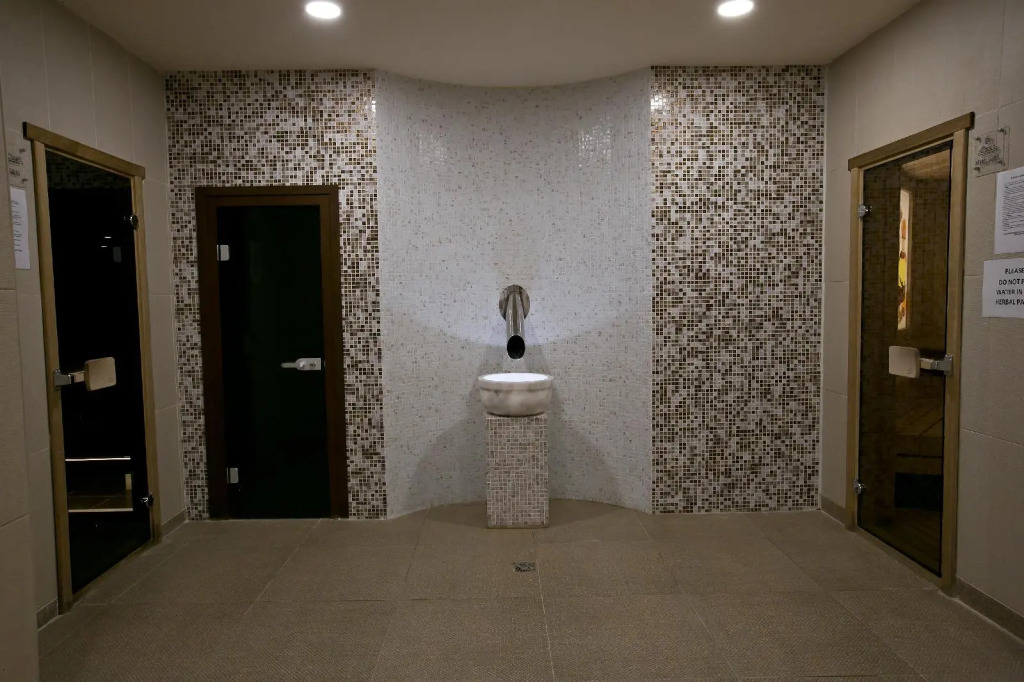 Royal Grand Hotel and Spa