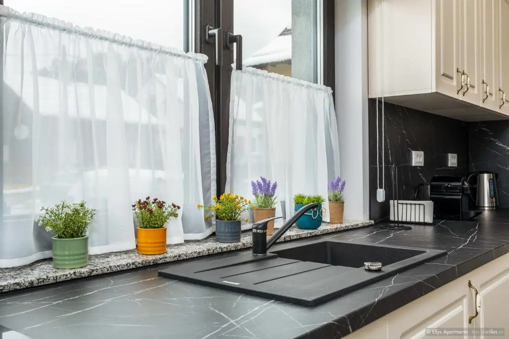 Ellys Apartments