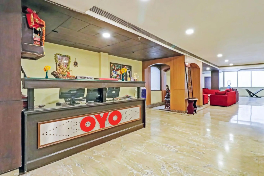 OYO 90654 Hotel Grand Luxury