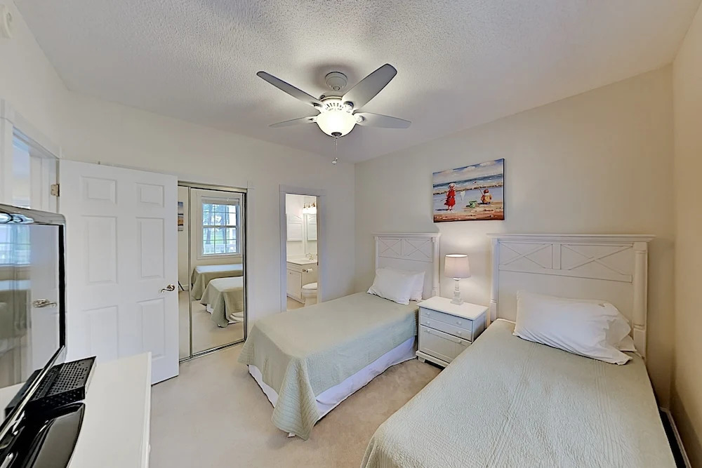 Chic W/ Balcony, Pool & Golf Course Views 2 Bedroom Condo