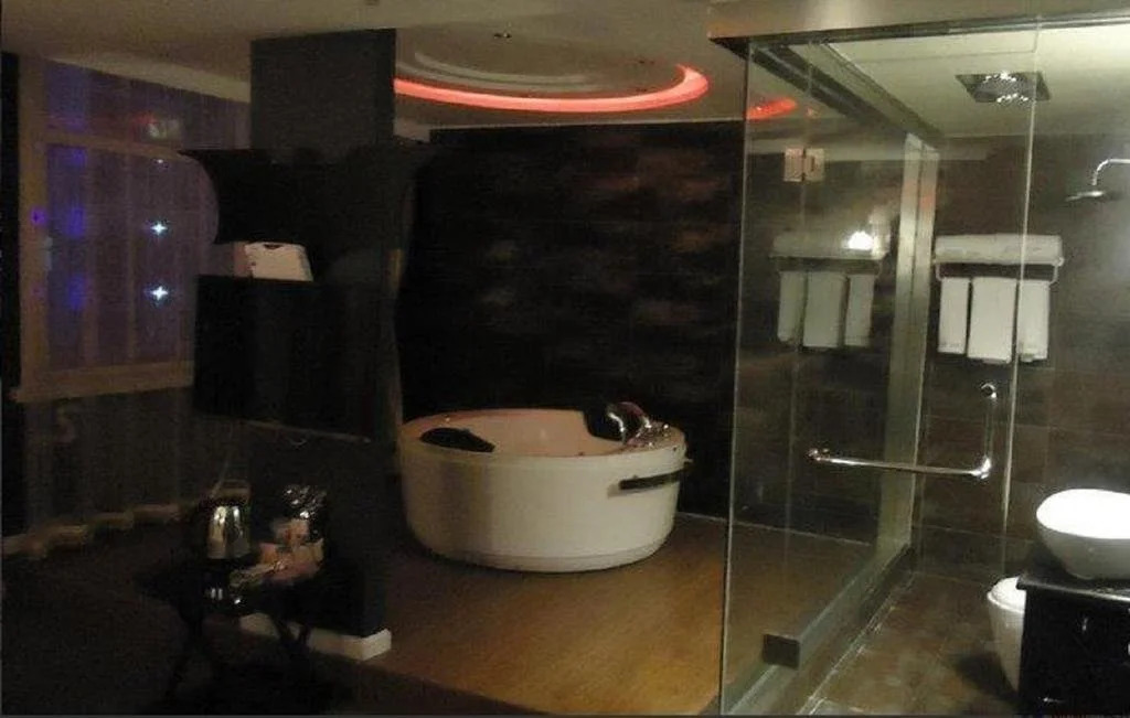 Love Theme Hotel