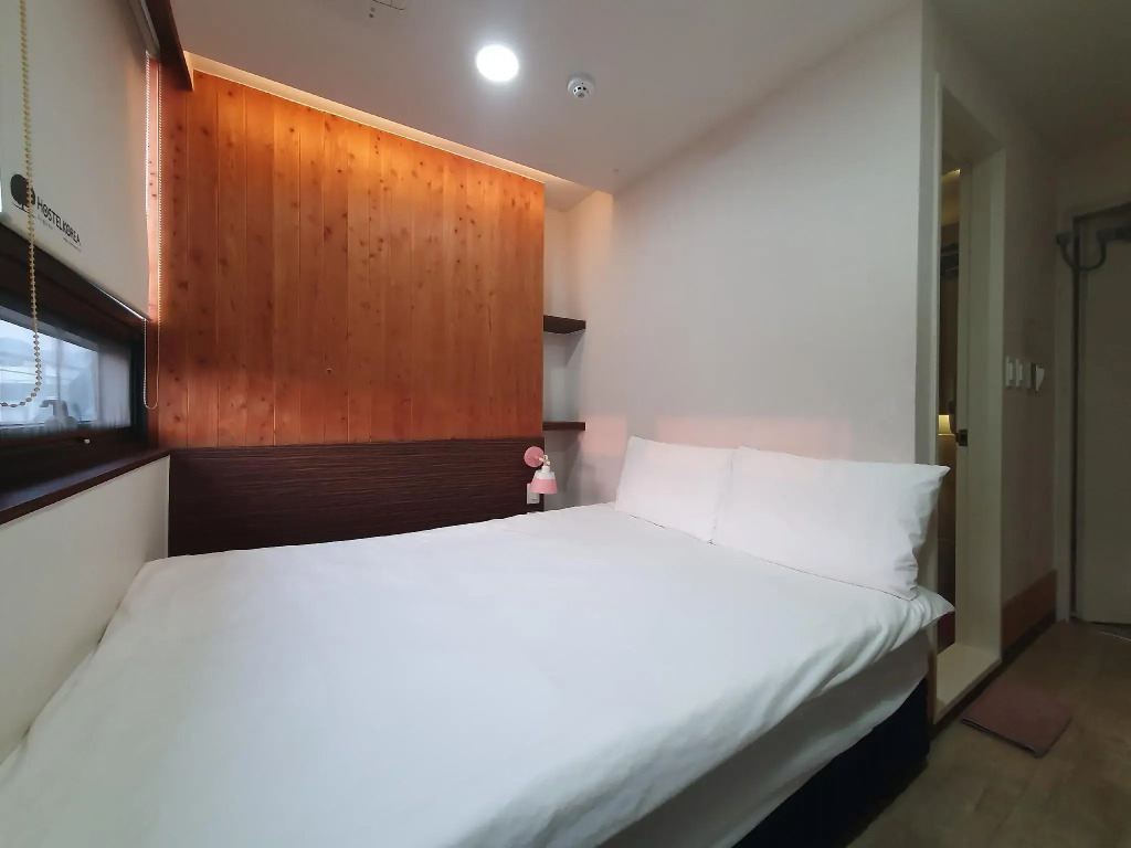 Bound Hostel