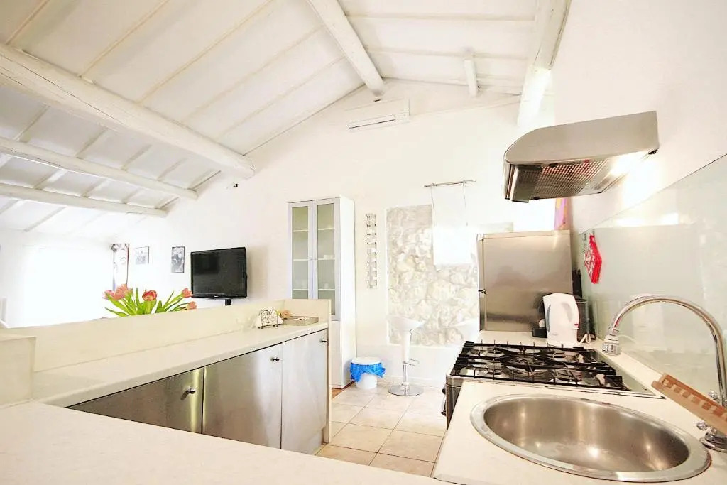 Bianco Apartment