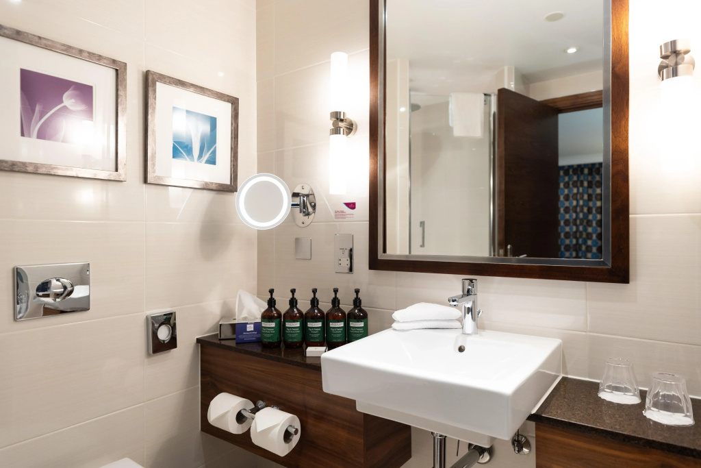 Crowne Plaza London - Gatwick Airport by IHG
