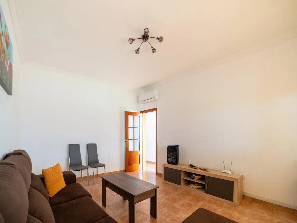 Lovely & Spacious Holiday Home With Private Swimming Pool