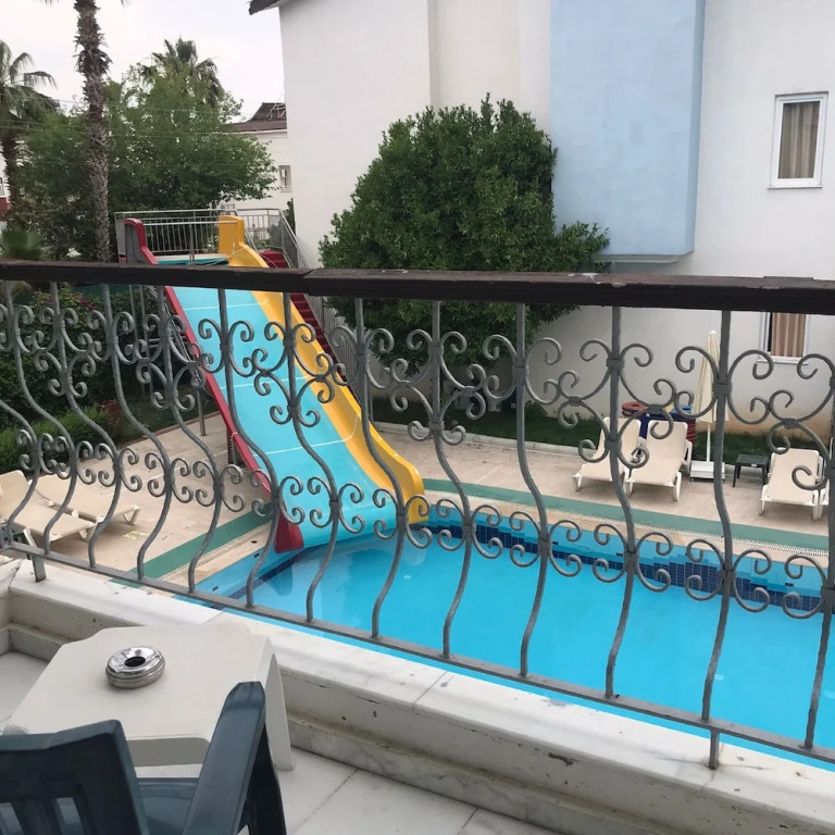 Popular 1 bed Apart Home in Central Side With Many on Site Amenities Facilities