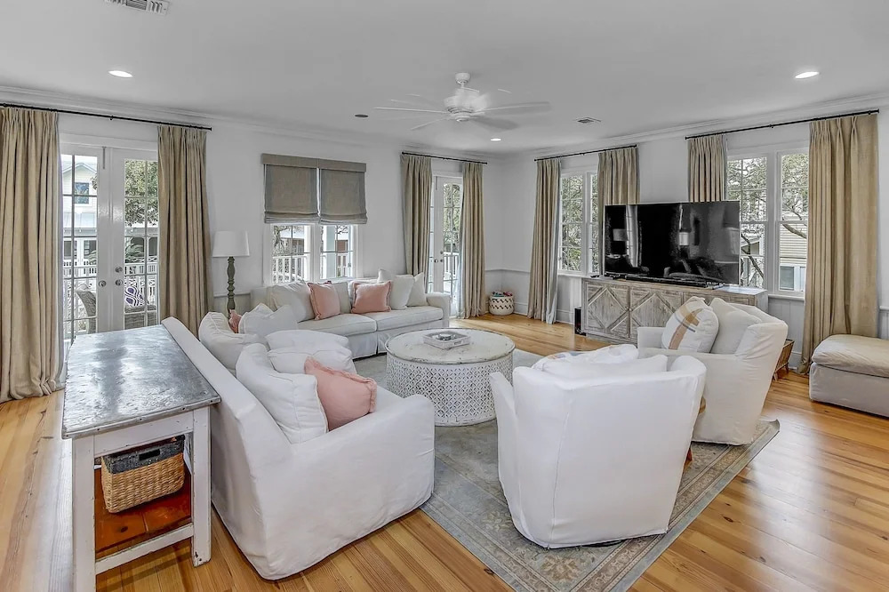 Beautifully Remodeled "taste & Sea" 3br/3.5ba Steps From Beach/pools optional Carriage 3 Bedroom Cottage by RedAwning