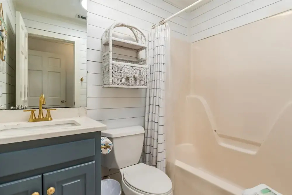 Feelin' Salty - 107 Quebec 4 Bedroom Home by RedAwning