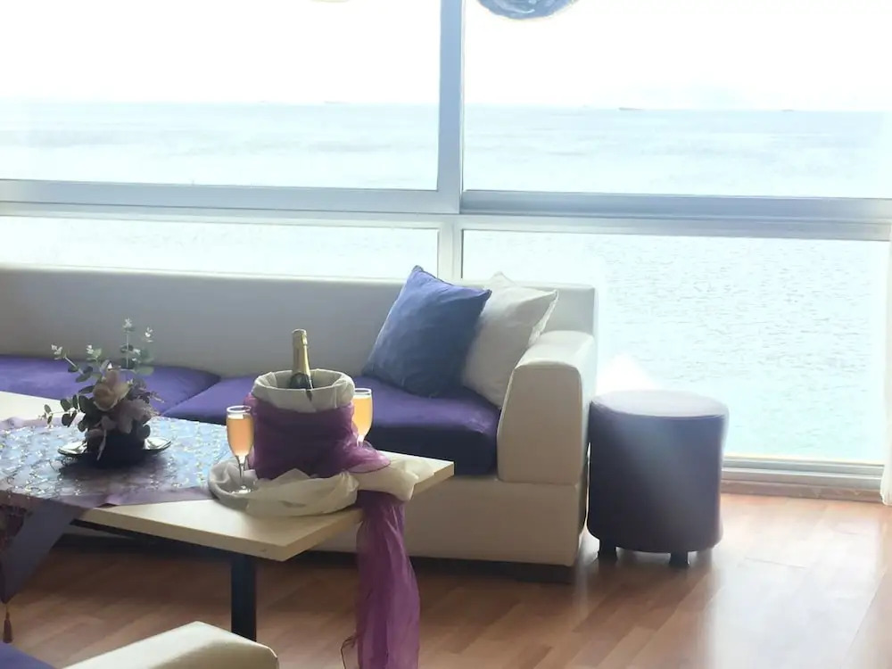 Club Rose Bay Hotel
