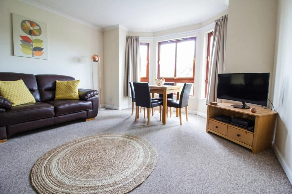 Beautiful and Spacious 2 Bedroom Apartment