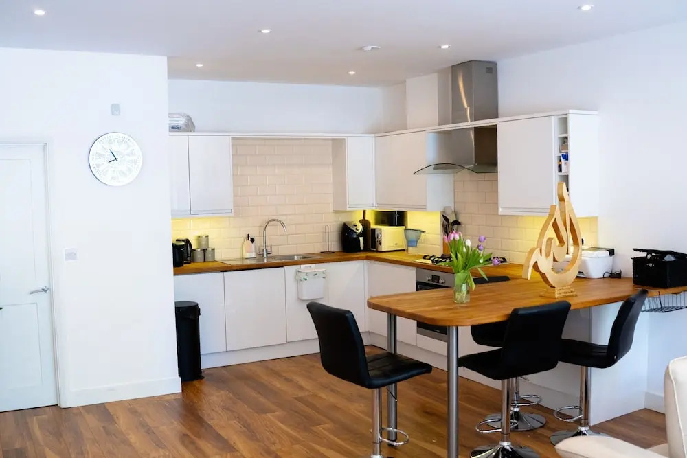Cleave House - Stylish n Chic 3 Bed House Mins From Central London