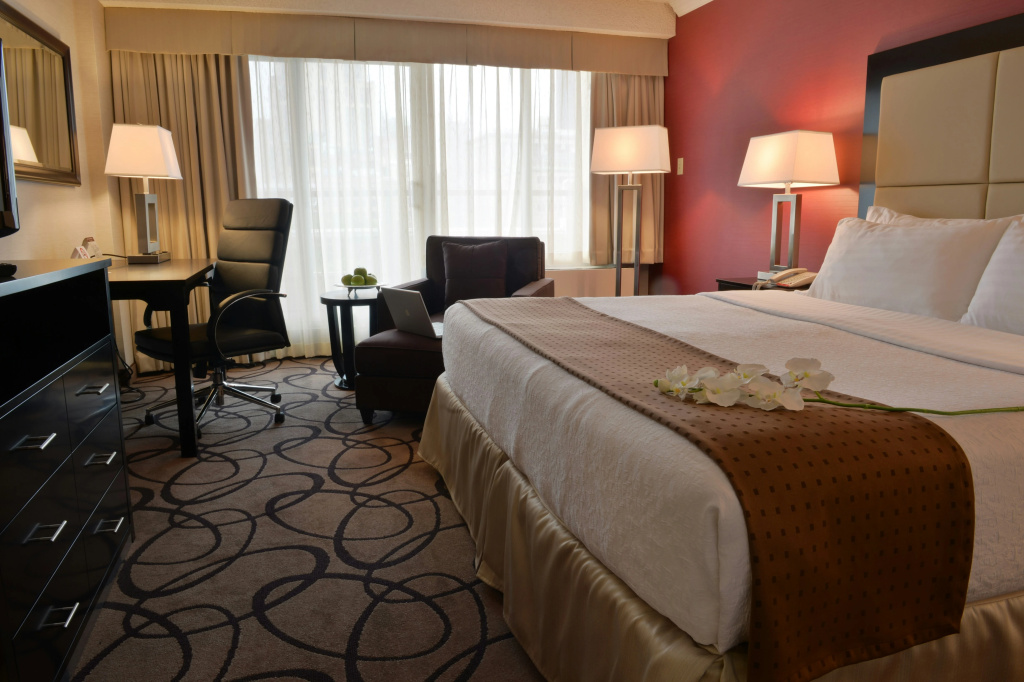 Holiday Inn Montreal Centre Ville Downtown by IHG