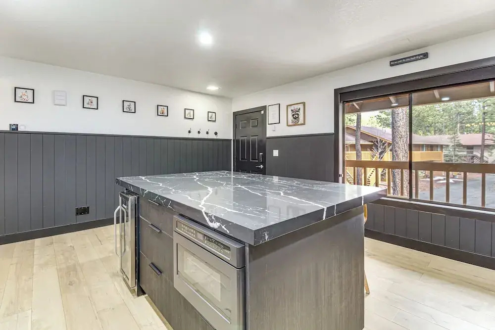 Sledding Thrills & Fireside Warmth: Pinetop Home