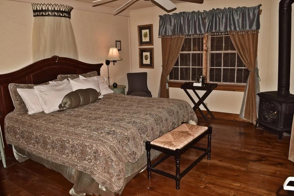The Overlook Inn Bed and Breakfast