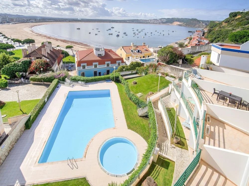 Apartment in a Luxurious Complex in the Center