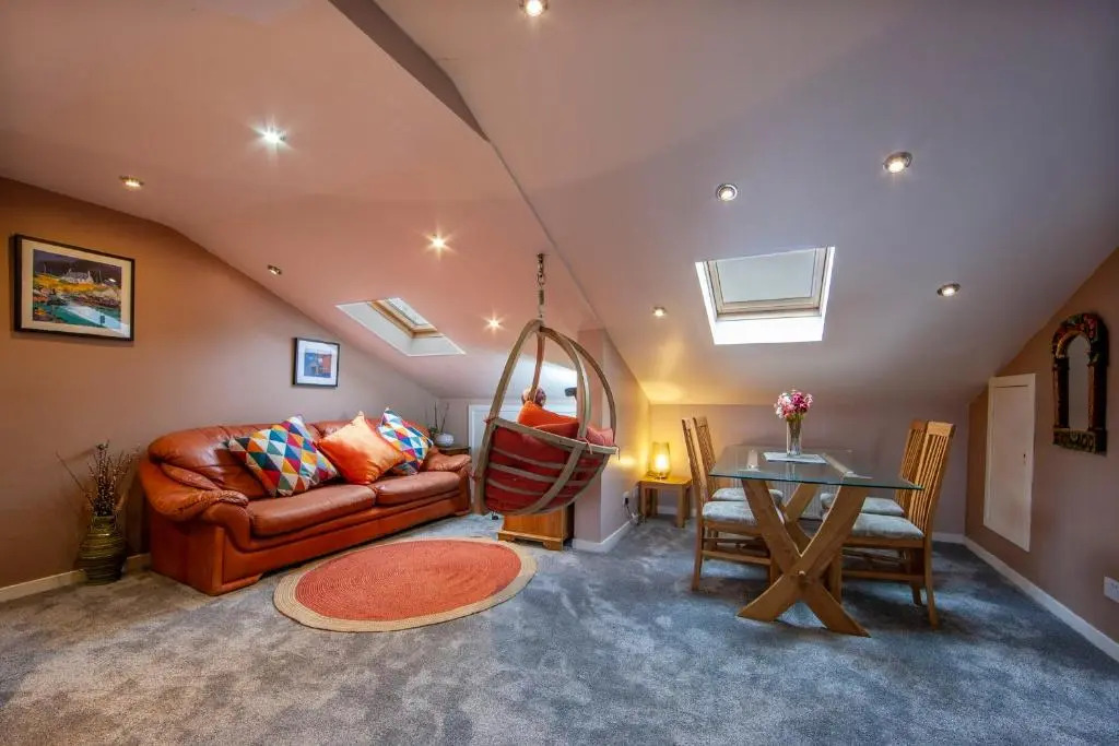 Premium 2nd floor 2 bed Apt sleeps 4 adults in Oban town