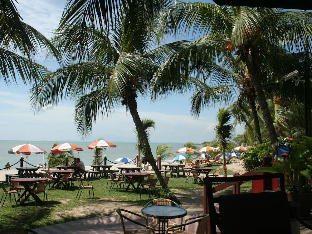 Expats Nook Beach Resort